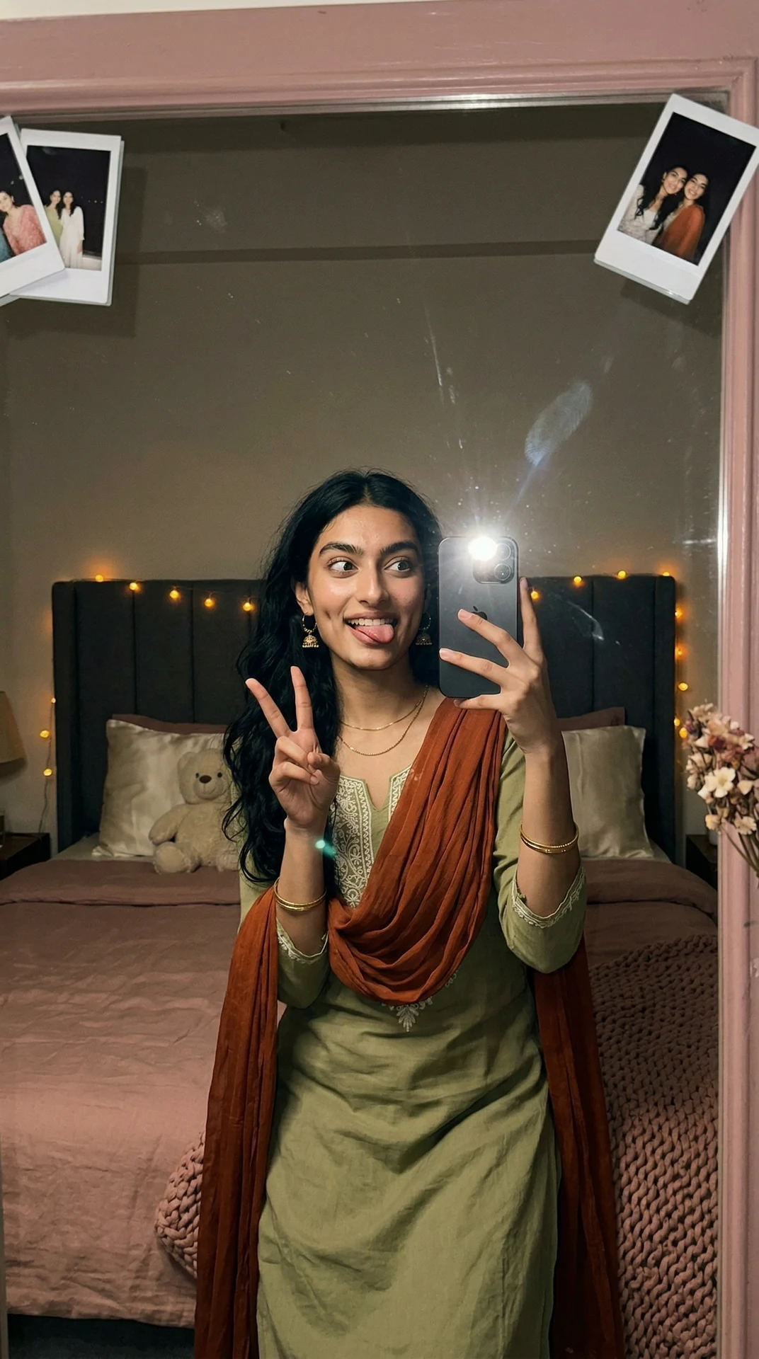 Mirror selfie 01